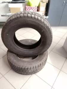 R15C 215/70 109/107R Continental 6-8mm 2ks cena za kus 750,-